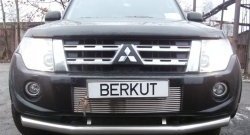 5 699 р. Декоративная вставка воздухозаборника (рестайлинг) Berkut  Mitsubishi Pajero ( 4 V90,  4 V80) (2006-2015). Увеличить фотографию 1