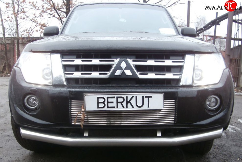 5 699 р. Декоративная вставка воздухозаборника (рестайлинг) Berkut  Mitsubishi Pajero ( 4 V90,  4 V80) (2006-2015)
