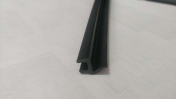 Универсальный уплотнитель FlexLine (15.5 mm U-LIP, клеевая основа) Уаз Патриот 3163 5 дв. 2-ой рестайлинг (2017-2024)