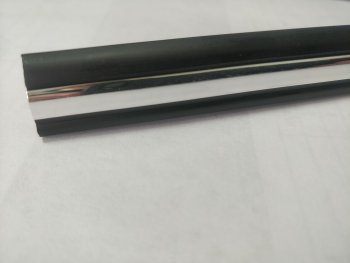 299 р. Универсальный уплотнитель FlexLine (16 mm U-LIP с хром полосой, 1 погонный метр) Уаз Патриот 3163 5-дв. 1-ый рестайлинг (2014-2016). Увеличить фотографию 4