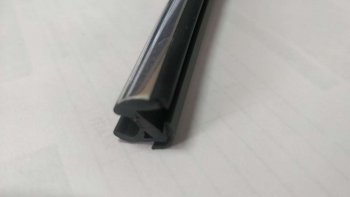 Универсальный уплотнитель FlexLine (8 mm U-LIP 2 лепестка, хромированная полоса, 1 погонный метр) Лада Ока 1111 (1988-2008)