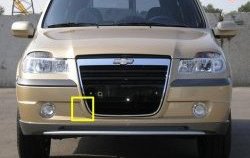 459 р. Заглушка буксировочной проушины в передний бампер Атака Chevrolet Niva 2123 дорестайлинг (2002-2008) (Неокрашенная). Увеличить фотографию 1