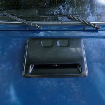 Воздухозаборник капота Autodemic (малый квадрат, 20х20х7 см.) Audi 100 C3 седан дорестайлинг (1982-1987)